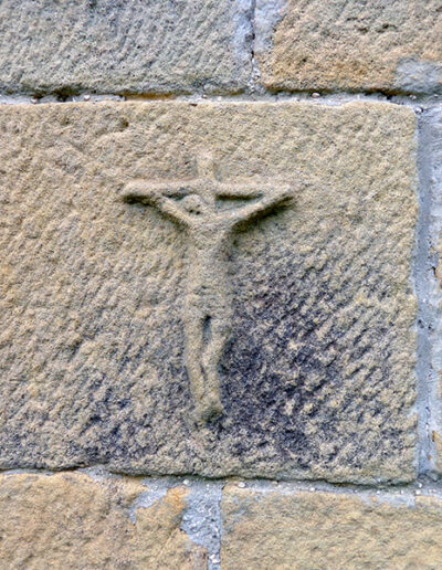 Se dice que esta imagen de Cristo crucificado estuvo colocada hacia el interior de la ermita.