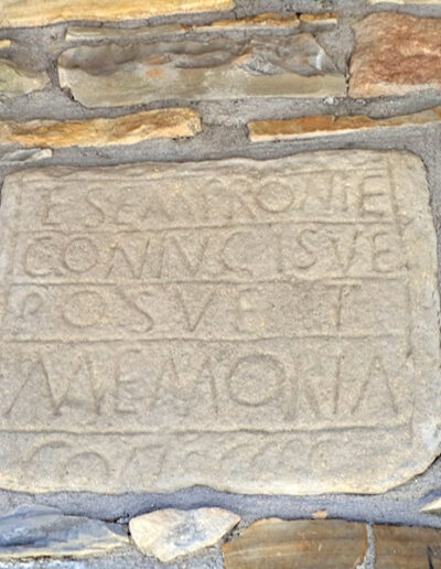 Lápida funeraria tardorromana dedicada a Sempronia por su esposo Terencio (Arkeologi Museoa, Bizkaia).