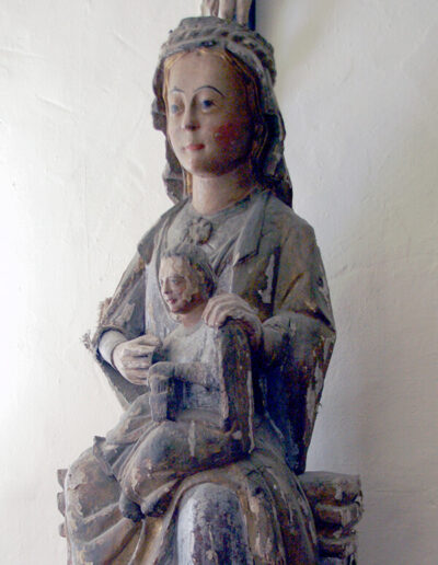 Imagen de mediados del siglo XIV de la Virgen María con el Niño.