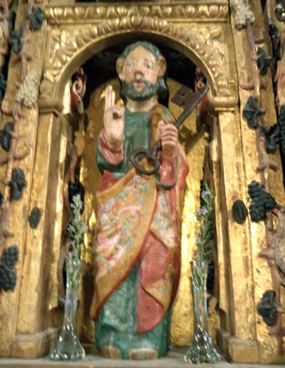 Imagen gótica de San Pedro, titular de la ermita.