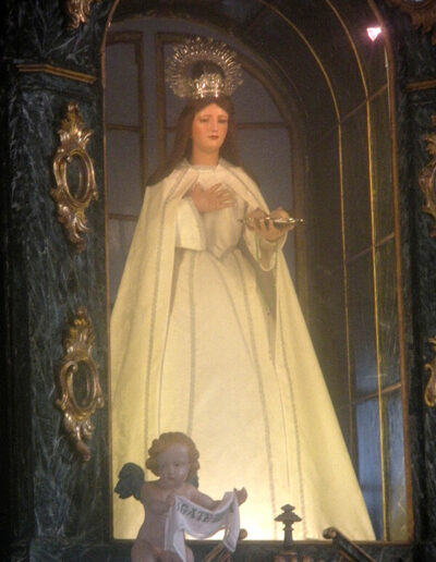 Figura de vestir de Santa Agueda, titular de la ermita.