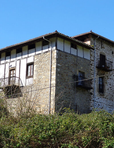 La ermita perteneció a los señores de la torre de Bolunburu.